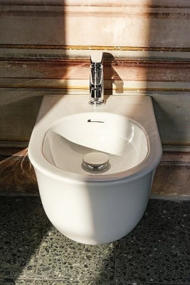 Биде подвесное Laufen New Classic 8.3085.1.000.302.1